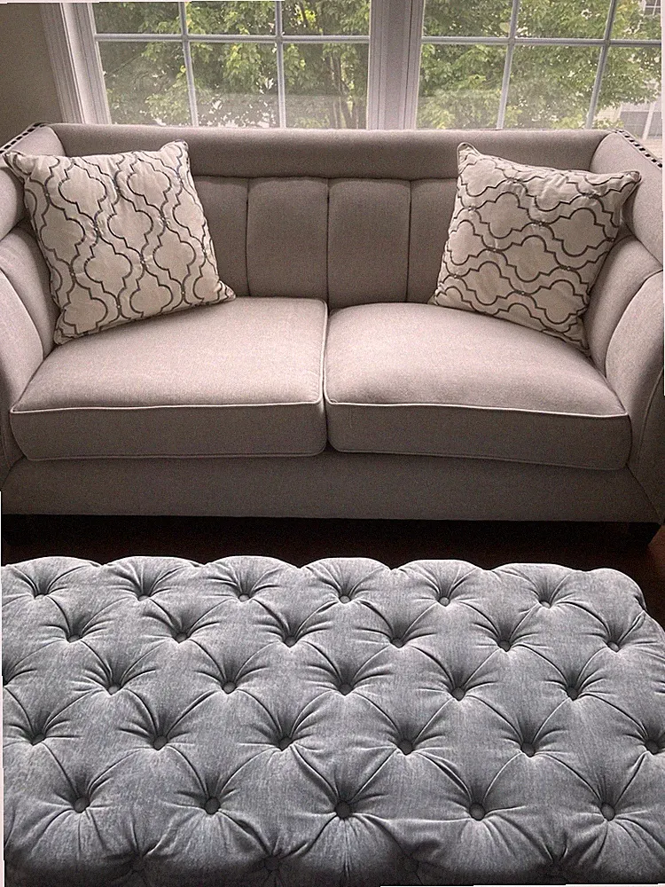 TOP QUALITY LIGHT GREY LOVESEAT W 2 BLUE RECLINERS & OTTOMAN/ PRISTINE !